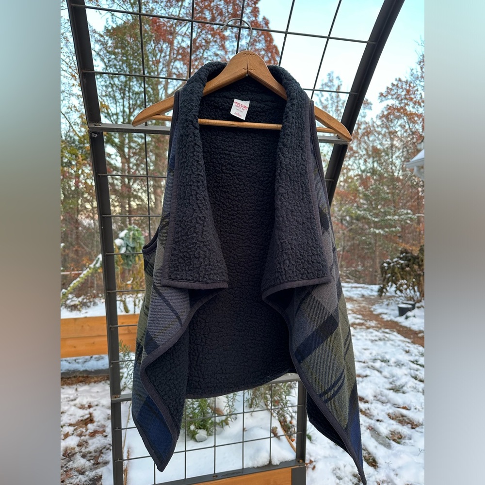 Mossimo Plaid Vest with Black Sherpa Reversible